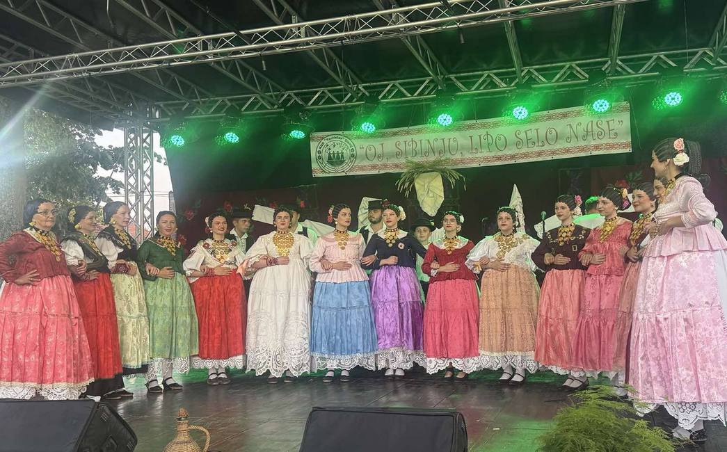 Smotrom folklora otvoreno "Ljeto u Sibinju"