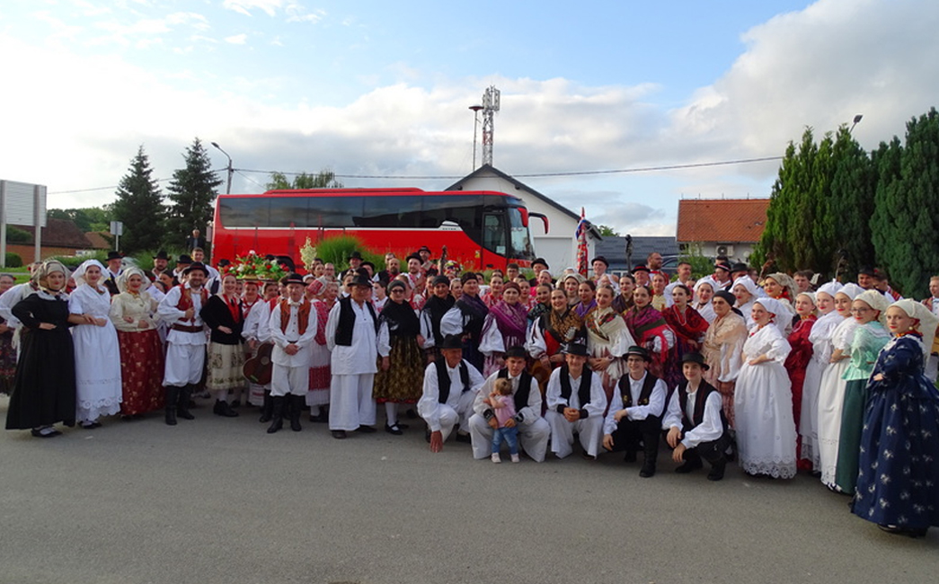 Folkloraši FA Broda i orubički pjevači u požeškom kraju 