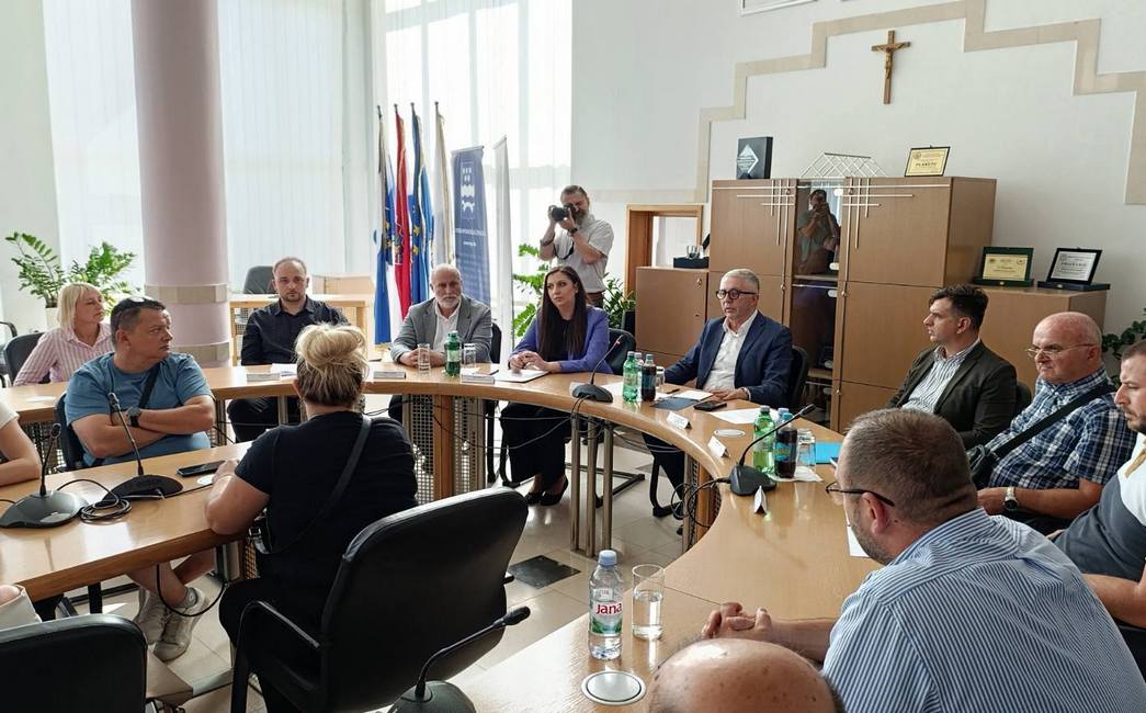 Županija organizirala radionicu: kako uz potporu do čak 16 150 eura zamijeniti kućna ložišta