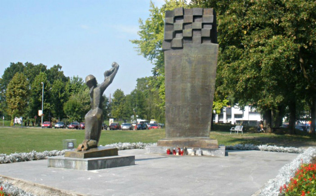 Podignut spomenik poginulim hrvatskim braniteljima u Slavonskom Brodu