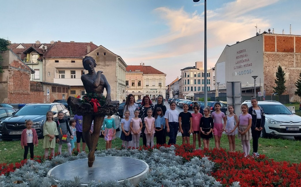 Otkriven kip posvećen Miji Čorak Slavenskoj
