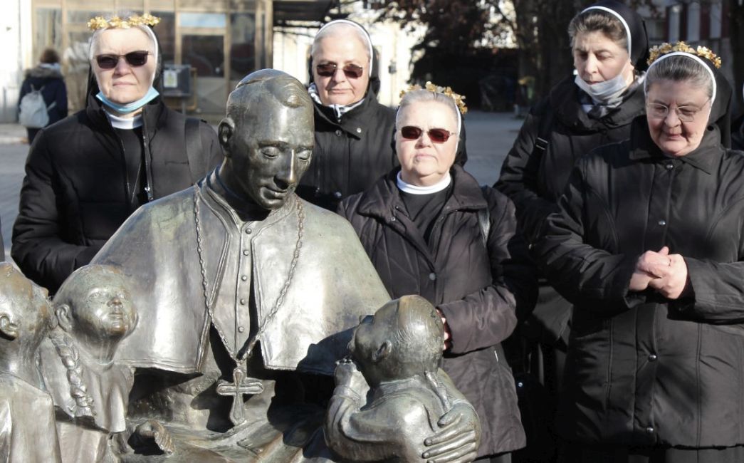 Spomenik Sluzi Božjem Josipu Stadleru na njegov 150. rođendan