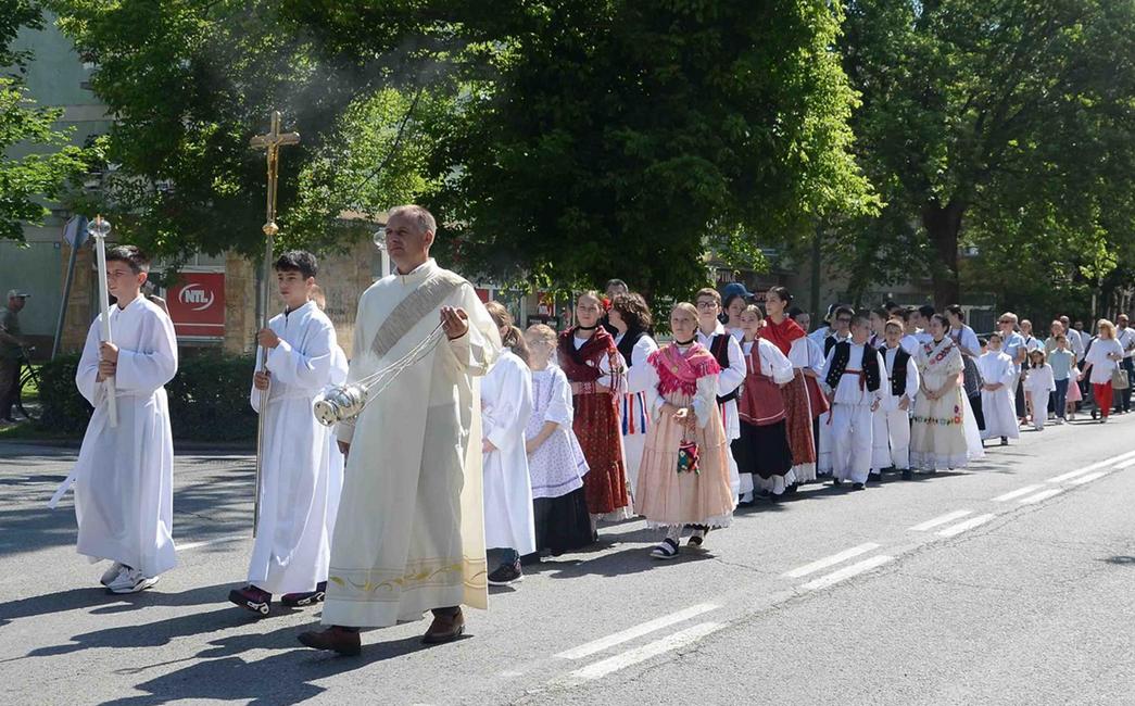U četvrtak velika Tijelovska procesija ulicama Slavonskog Broda