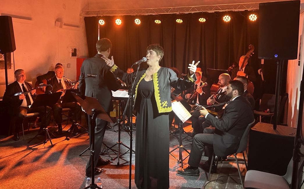 Nina Ćorić i Tamburaški orkestar HRT-a oduševili publiku u Kući tambure