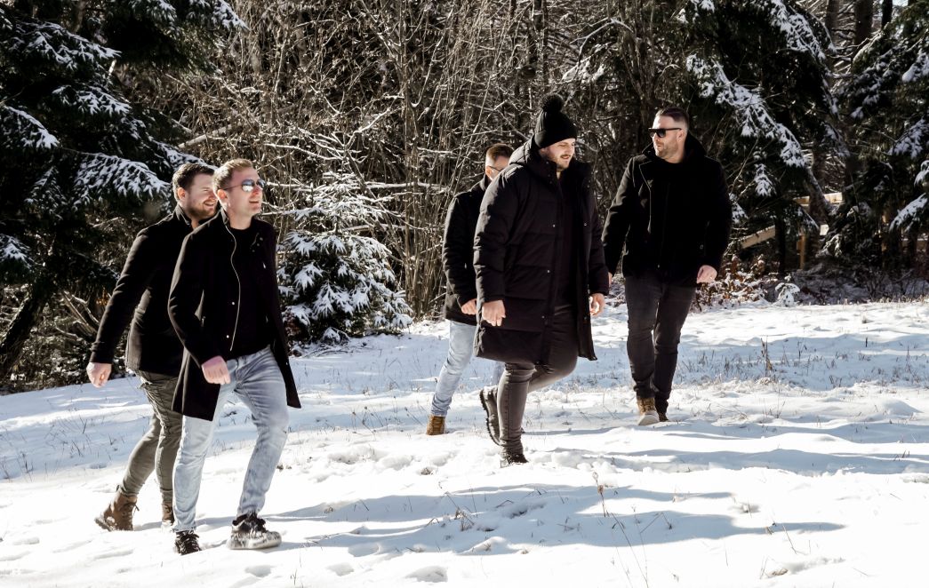  "Šarmeri" novim zabavnim hitom osvajaju i najhladnija ženska srca