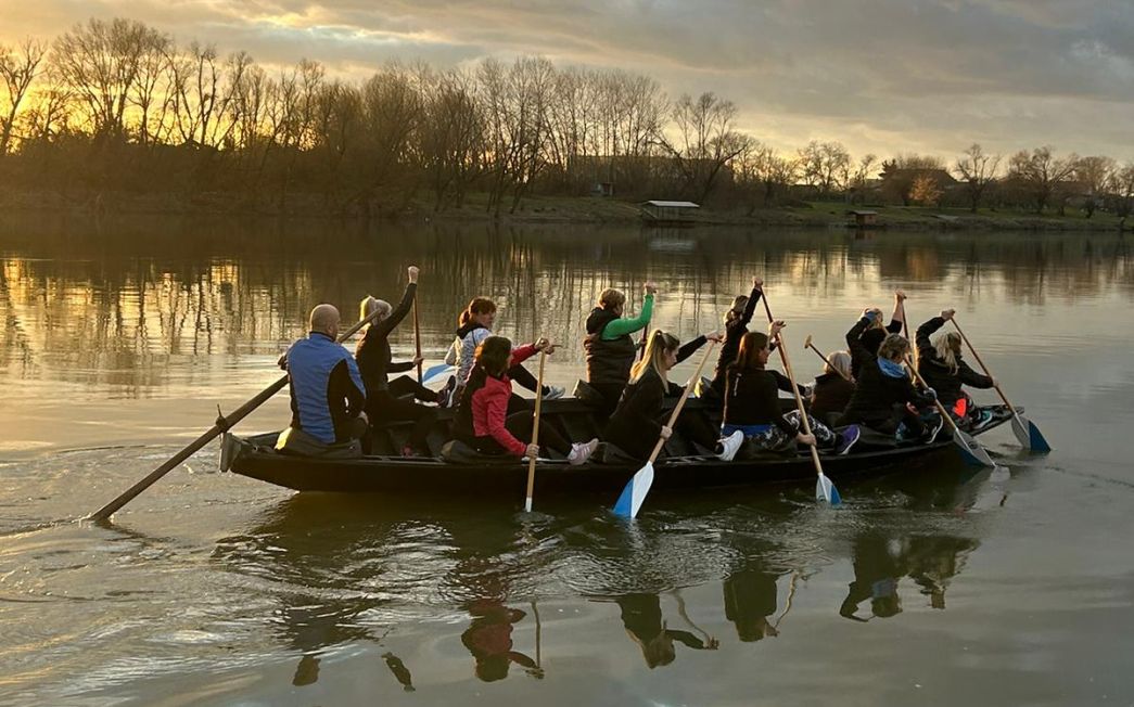 Danas su Savom veslale prve brodske lađarice!