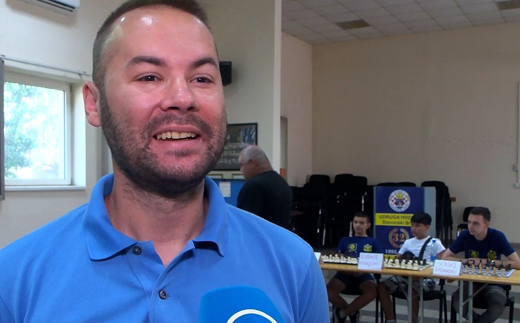 Jedan od najboljih svjetskih šahista na simultanki u Slavonskom Brodu