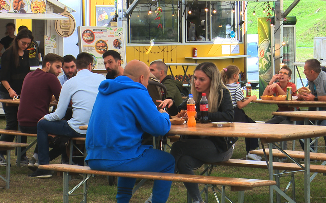 Otvoren prvi Street Food Festival u Slavonskom Brodu