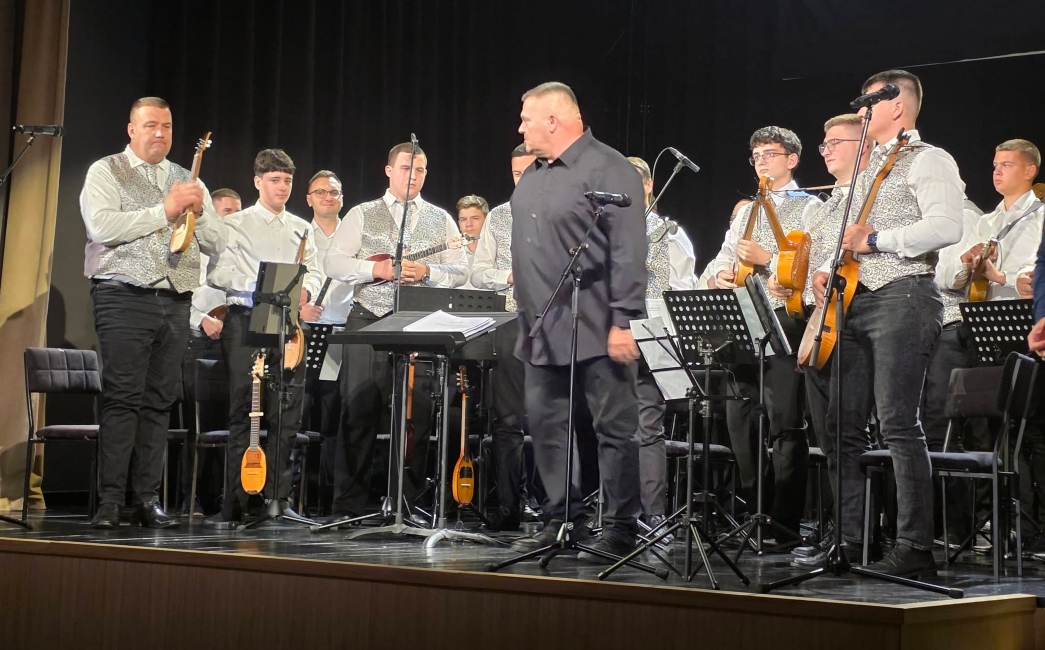 Brodski tamburaški orkestar održao koncert: Tražila se i karta više