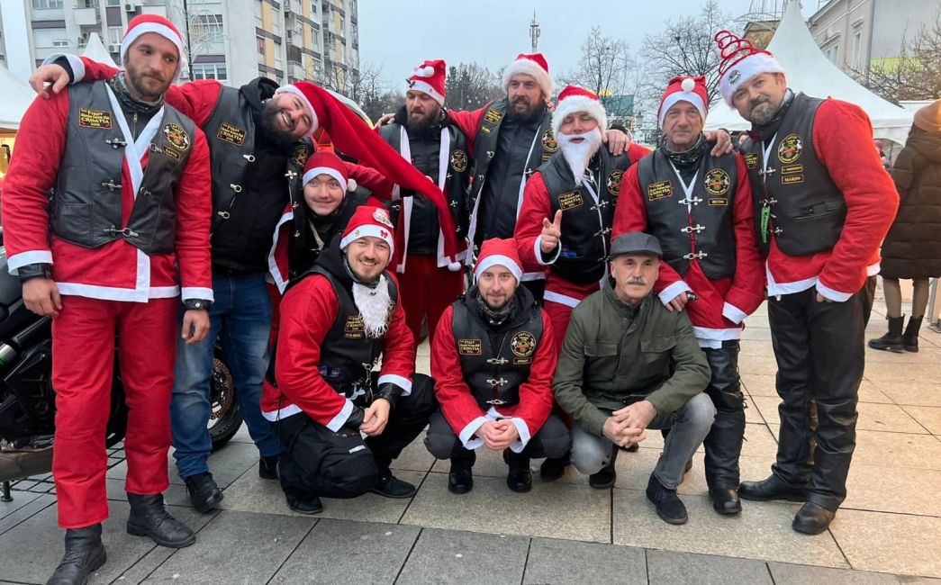 Moto Mrazovi i ove godine razveselili brodske mališane