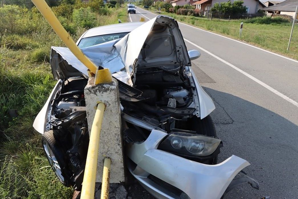 Zabio se automobilom u betonski stup vozeći s 3,95 promila