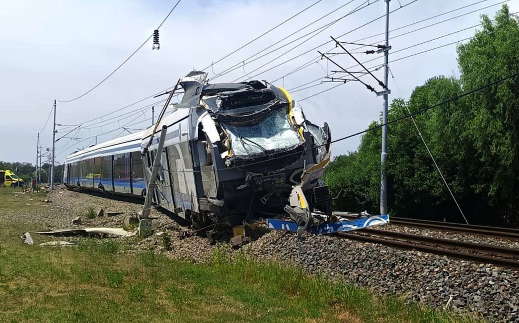 Donji Andrijevci: Vlak naletio na kamion, poginuo muškarac (62)