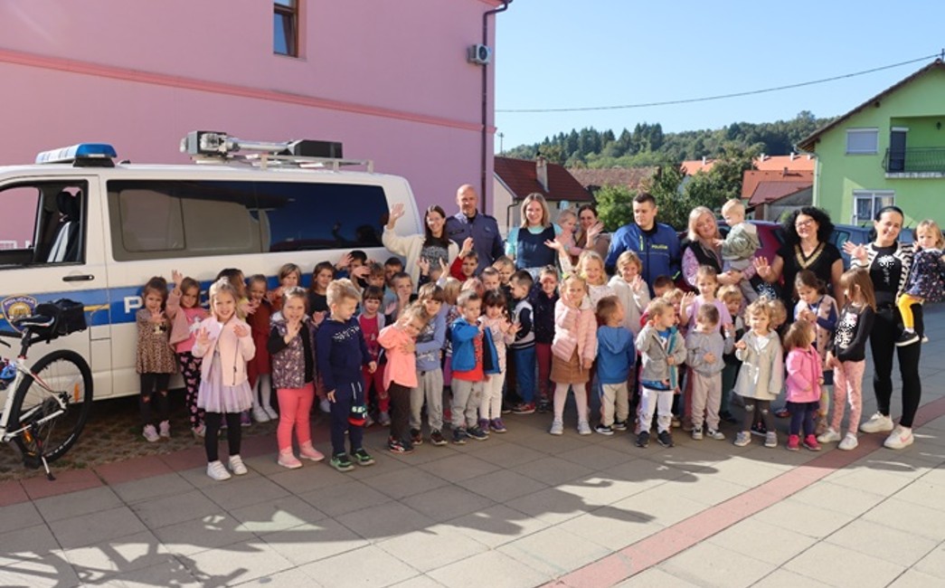 Novogradiški policijski službenici jačaju suradnju sa lokalnom zajednicom