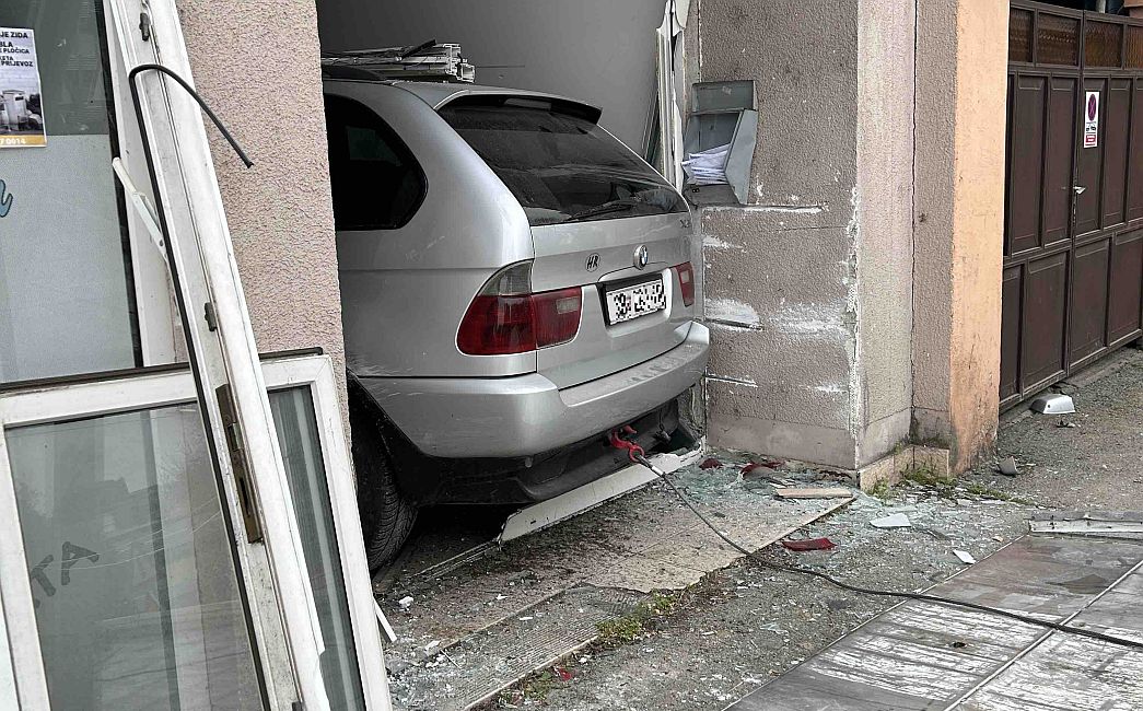  Prometna u Pilarevoj, vozač (70) sletio automobilom s ceste u izgradnji