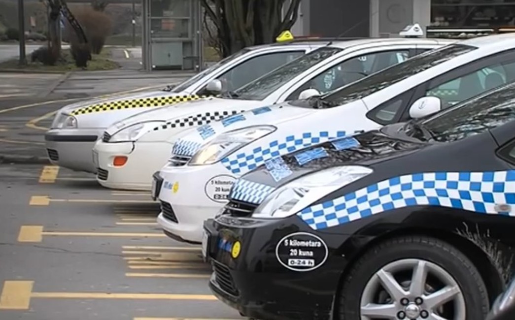 Taksijem dovezao strane državljane u policijsku postaju