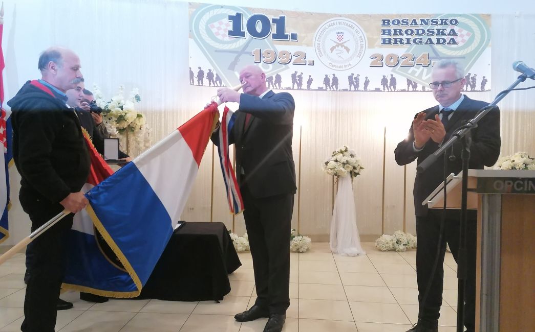 Predsjednik RH odlikovao 101. bosansko-brodsku brigadu: "prvi smo krenuli u borbu za obranu Bosanske Posavine"