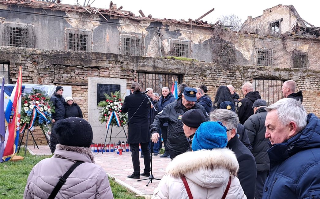 Na mučeničkom mjestu otkrivena spomen ploča 'Logor Stara Gradiška'