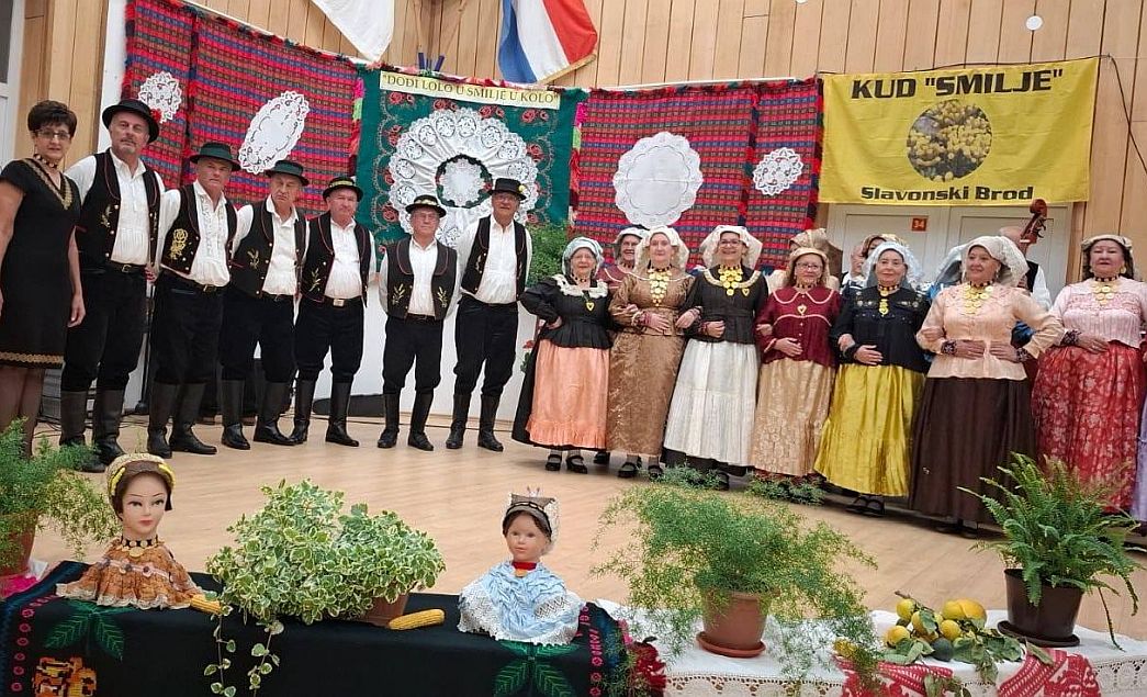 Orilo sa šokačkog partyja u Brodskom Vinogorju: 'Dođi lolo, u smilje u kolo...'