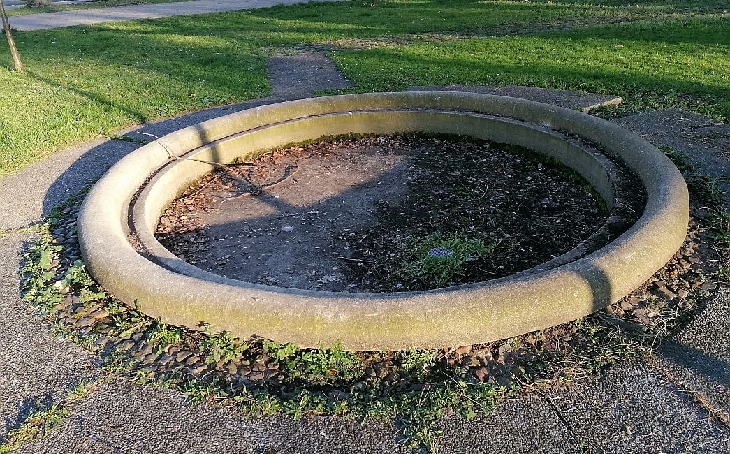  FOTO UBOD - Grad na rijeci, a fontane bez vode