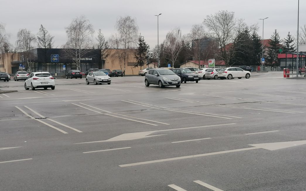  Bojkot trgovina i trgovaca Brođani podržali, trgovine i parkirališta prazna