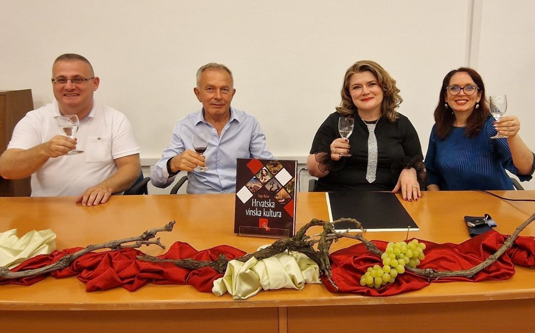  Monografija „Hrvatska vinska kultura“ Tanje Baran predstavljena u Slavonskom Brodu