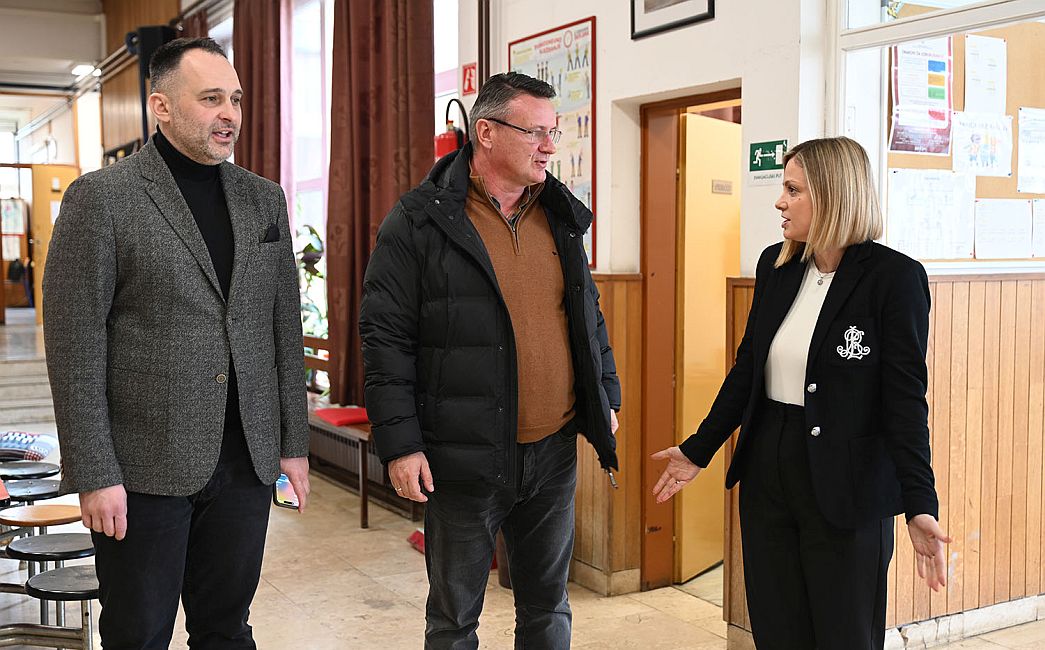 Čelnici Županije posjetili brodsku Gimnaziju 'Matija Mesić' i Osnovnu školu u Oprisavcima