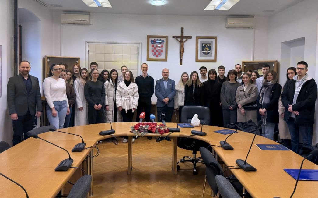 Studentima dodijeljeno 32 ugovora o stipendijama Grada