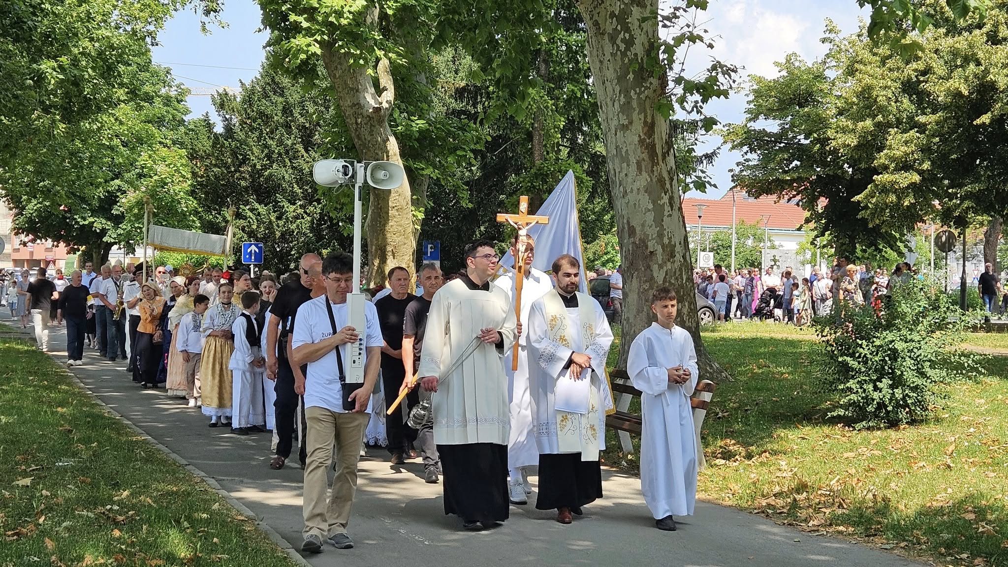 Velika Tijelovska procesija prošla Slavonskim Brodom 