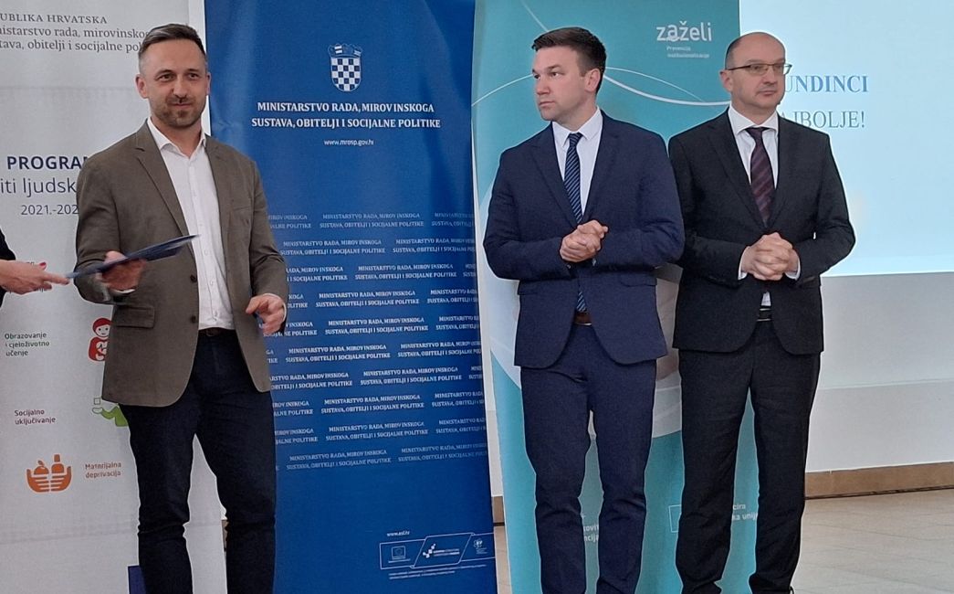 Ministar Piletić i državni tajnik Mikulić dodjelili još 28 ugovora za projekte brodsko-posavskih općina