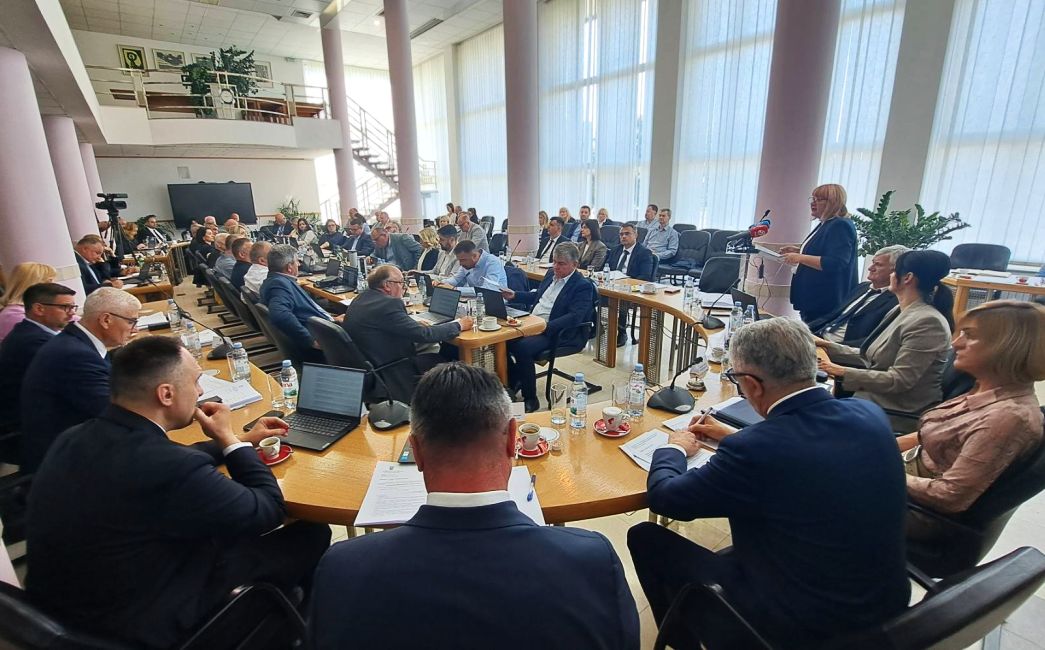 6. SJEDNICA ŽUPANIJSKE SKUPŠTINE - Vijećnici o školstvu, zdravstvu, politici u Novoj Gradiški...