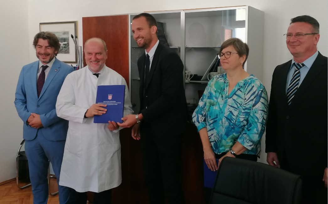 Ministar Erlić i prim. Samardžić ugovorom do suvremenih uvjeta rada brodske Opće bolnice 