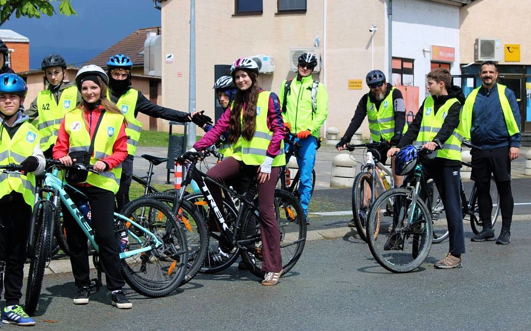 U SPOMEN NA 'BLJESAK' Prva memorijalna biciklijada učenika sibinjske škole Sibinj-Okučani 