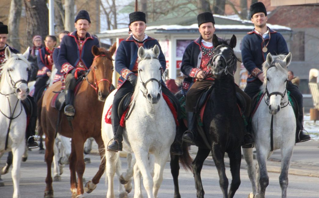  Više od stotinu konjanika na tradicionalnom pokladnom jahanju u Velikoj Kopanici