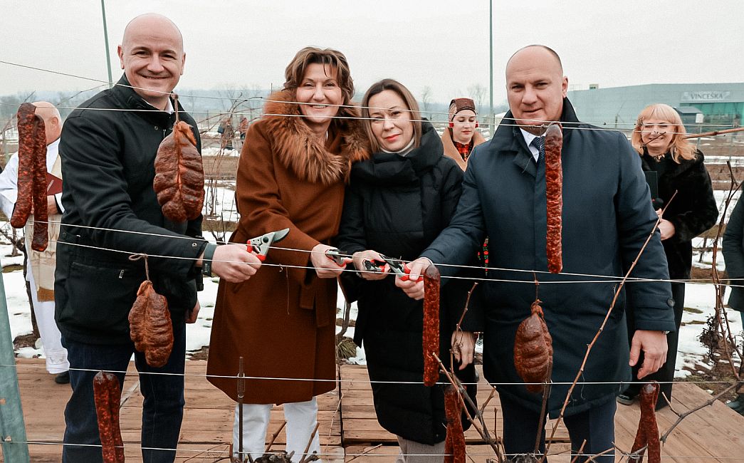  VINCEŠKA VINA BELJE U vinogradima i vinariji Vina Belje proslavljeno Vinkovo i početak nove vinogradarske godine