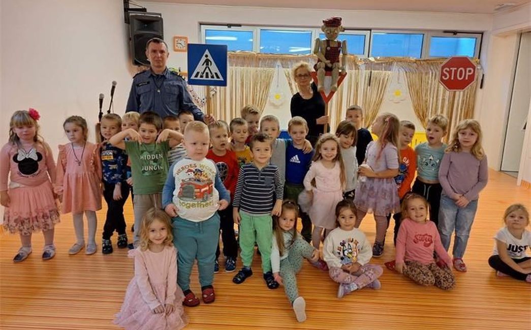  Policija u zajednici: lutkarska predstava „Pinokio ide u pješačku školu“ za mališane