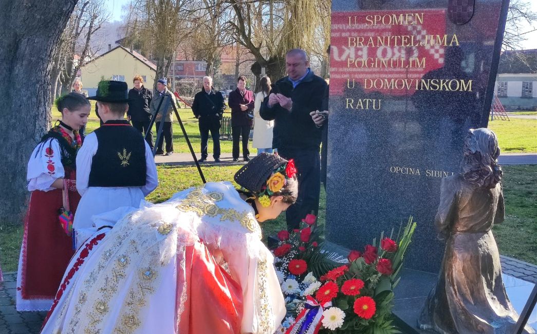 89. OBLJETNICA SIBINJSKIH ŽRTAVA U Sibinju svečano proslavljen Dan Općine i dan Osnovne škole