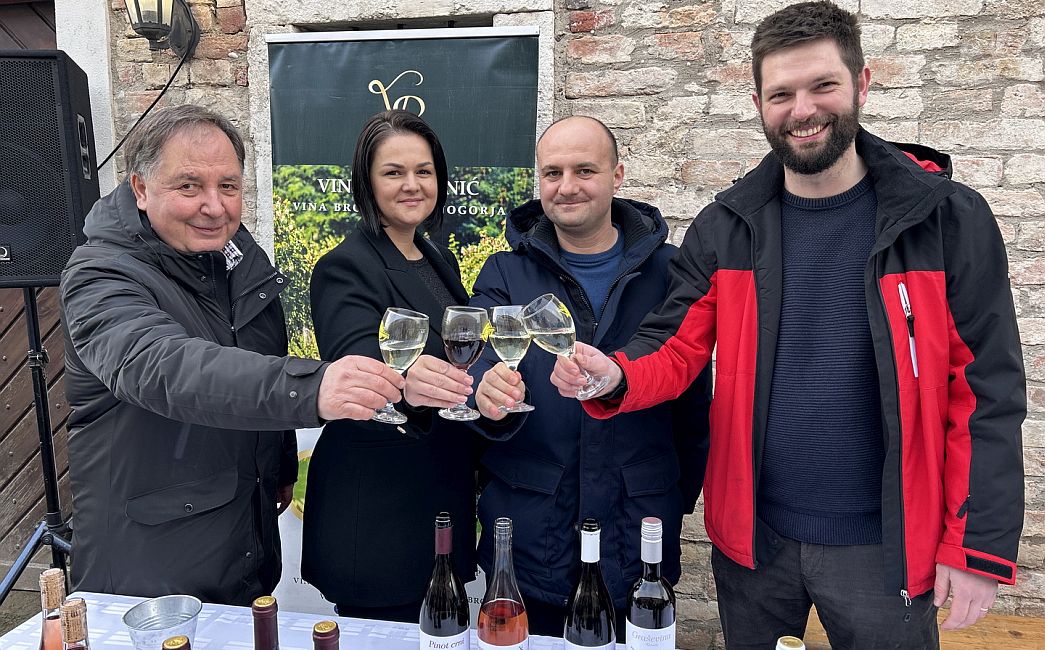 Oda vinu uz središnju proslavu Vinkova u Slavonskom Brodu