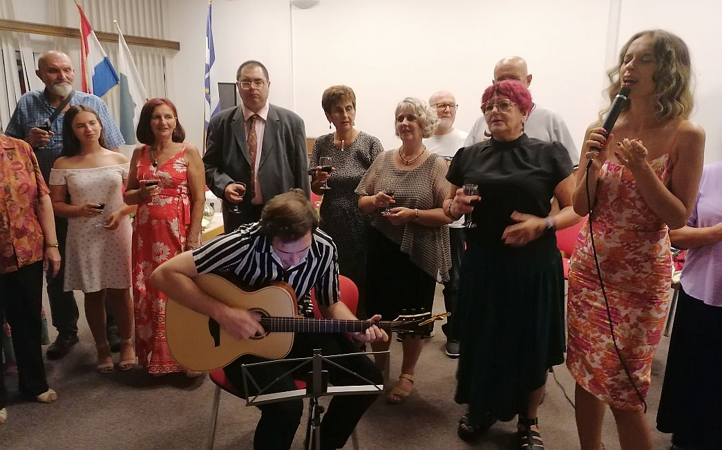  Pjesničkom riječju i glazbom u čast vinu i vinskoj kapljici