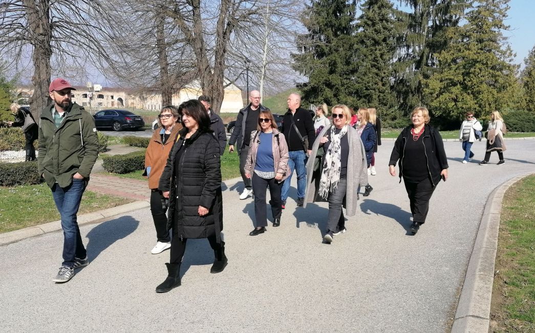 Zagrebački učitelji i nastavnici u posjetu Slavonskom Brodu: grad je predivan, vidimo se u "Svijetu bajki"! 