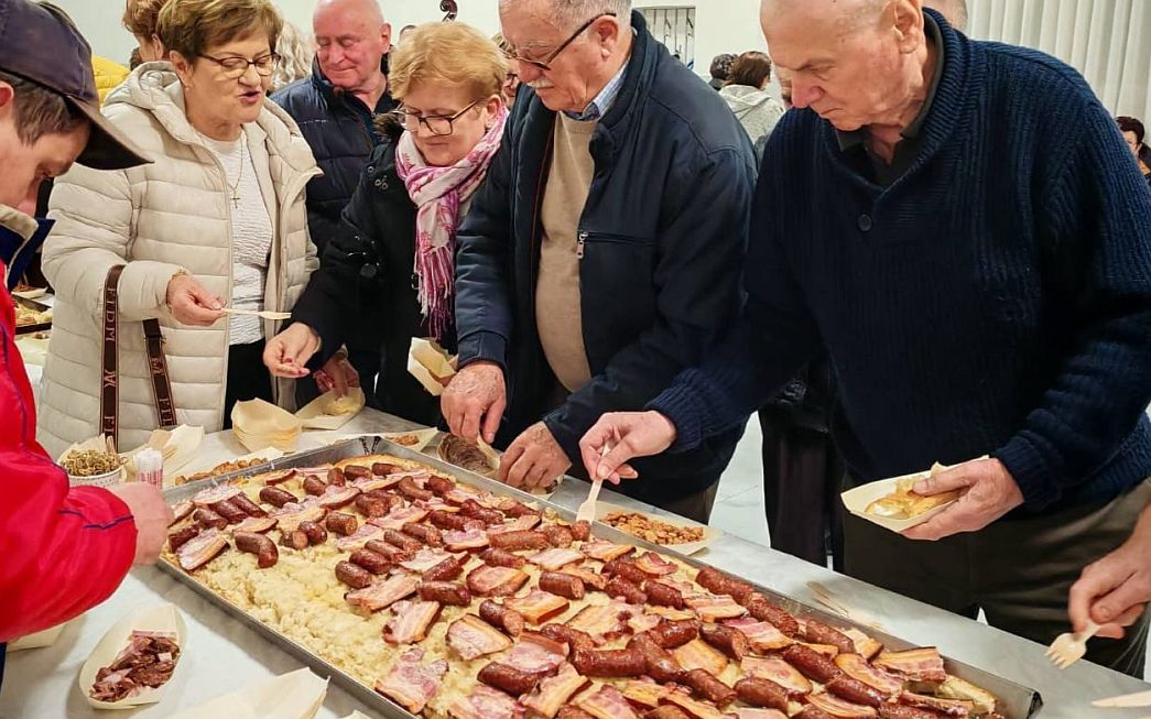 15. BAKINA POGAČA - Ispekli i opjevali čuvenu slavonsku masnu pogaču