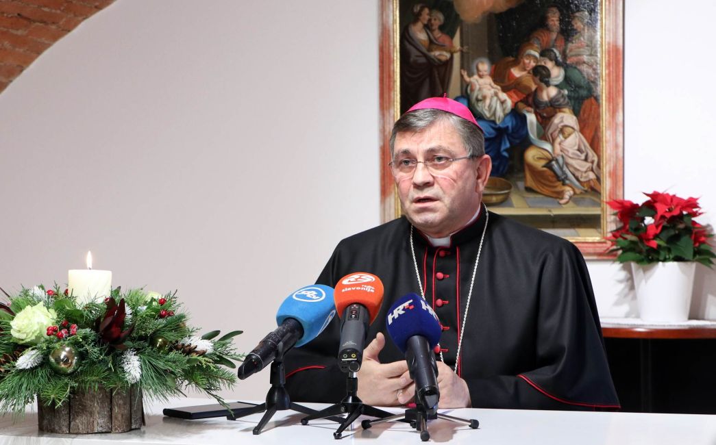 Božićna poruka i čestitka požeškog biskupa mons. Ive Martinovića