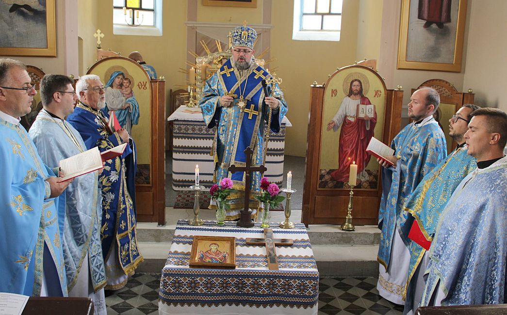 NA POKROV BOGORODICE U BUKOVLJU - Vladika Milan Stipić predvodio liturgiju u najstarijoj ukrajinskoj crkvi u Hrvatskoj
