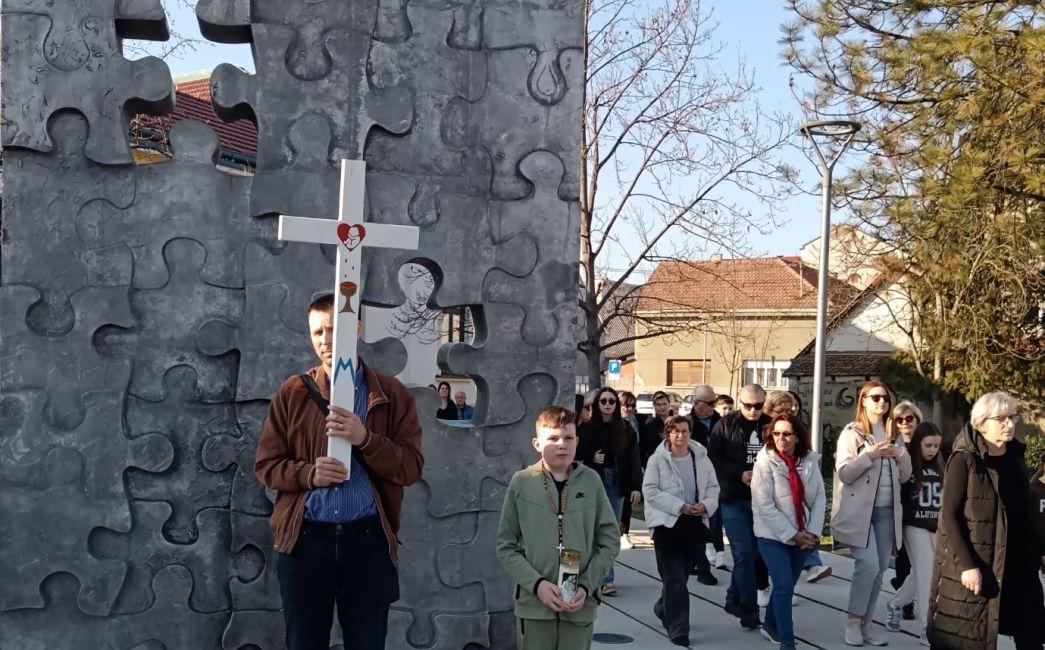 U Slavonskom Brodu održan Križni put za nerođene