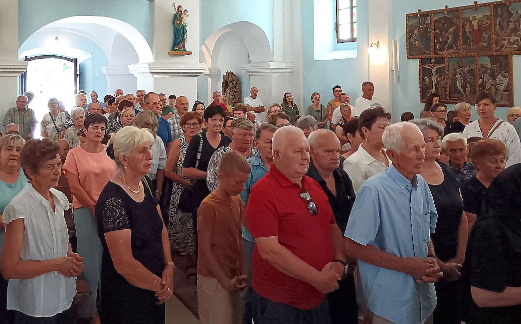 GUŽVA NA IVANJE U SIBINJU - 'Je li vjera koju pokazujemo dolaskom na misu istinski djelotvorna?'
