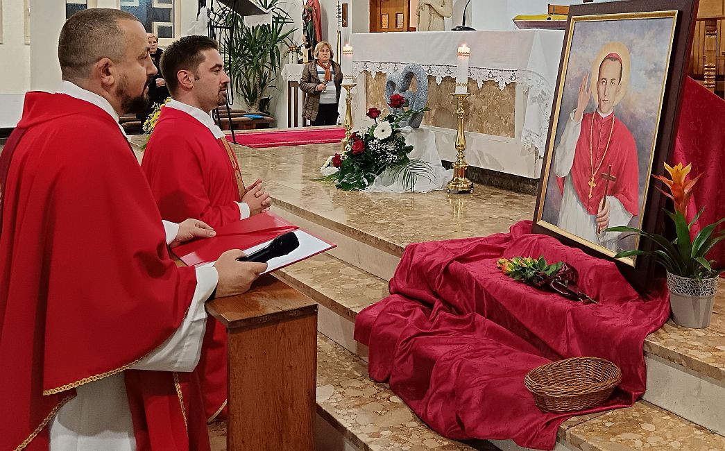 U varoškoj Župi posvećena slika kardinala Stepinca, dar obitelji Medved