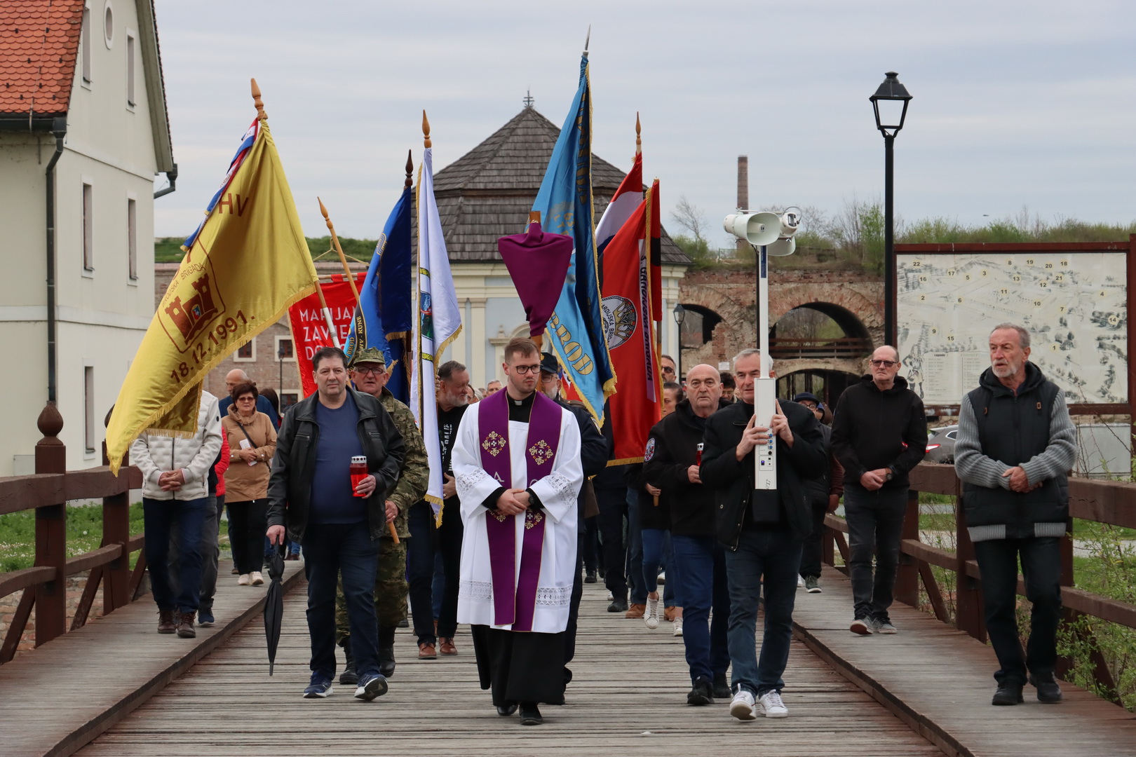 Održan tradicionalni Domovinski Križni put u Slavonskom Brodu