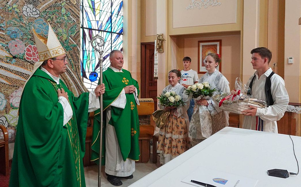  Novi župnici preuzeli župe u Davoru, Starom Petrovom Selu i Staroj Gradiški