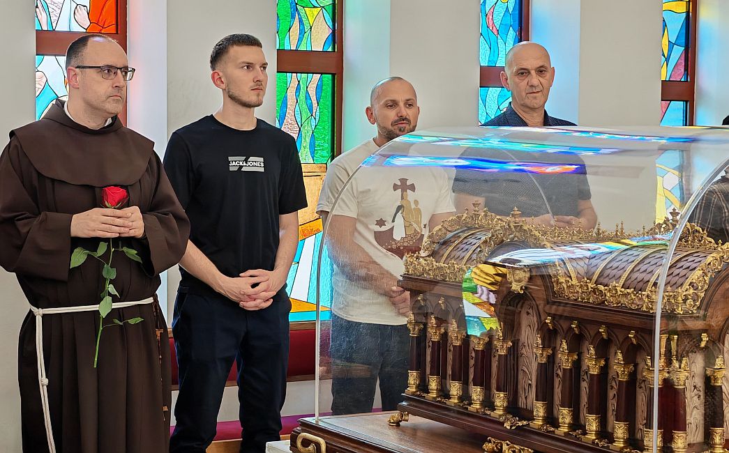 POVIJESNI DOGAĐAJ - Relikvije svete Male Terezije i njezinih svetih roditelja stigle u Slavonski Brod