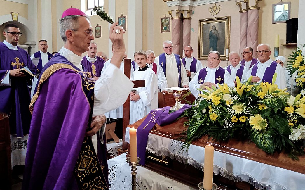 Oproštaj od omiljenog župnika: otišao je čovjek i svećenik kojega se neće tek tako zaboraviti