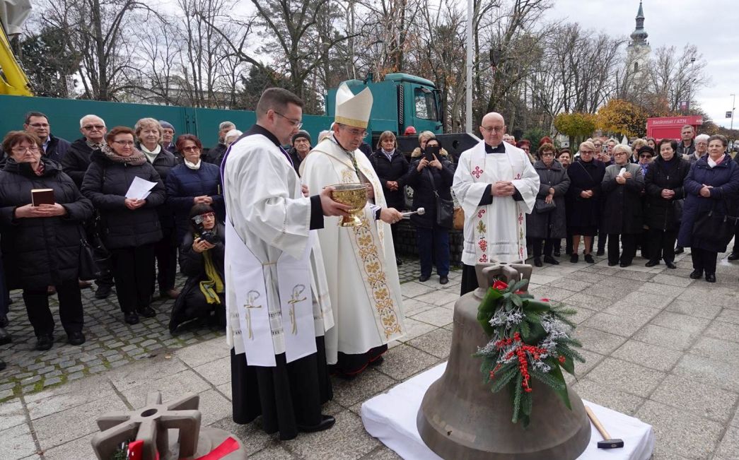 UZ BLAGOSLOV BISKUPA - Na crkvu svete Terezije podignuta nova zvona